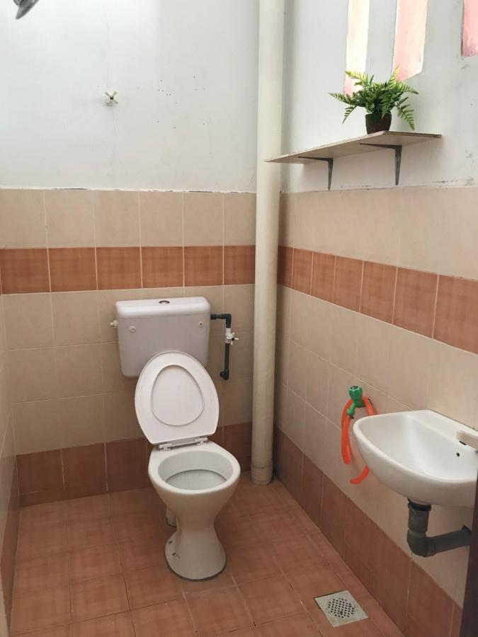 Solehah Homestay Seri Iskandar Exteriör bild