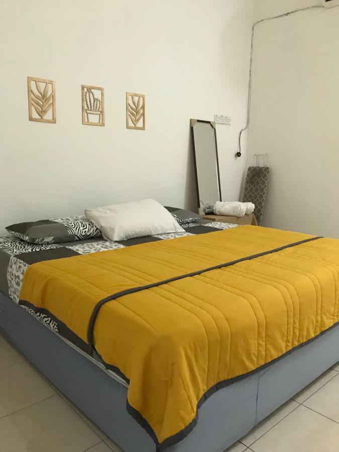 Solehah Homestay Seri Iskandar Exteriör bild
