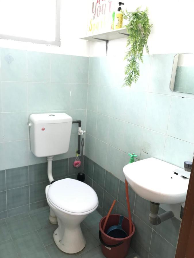 Solehah Homestay Seri Iskandar Exteriör bild