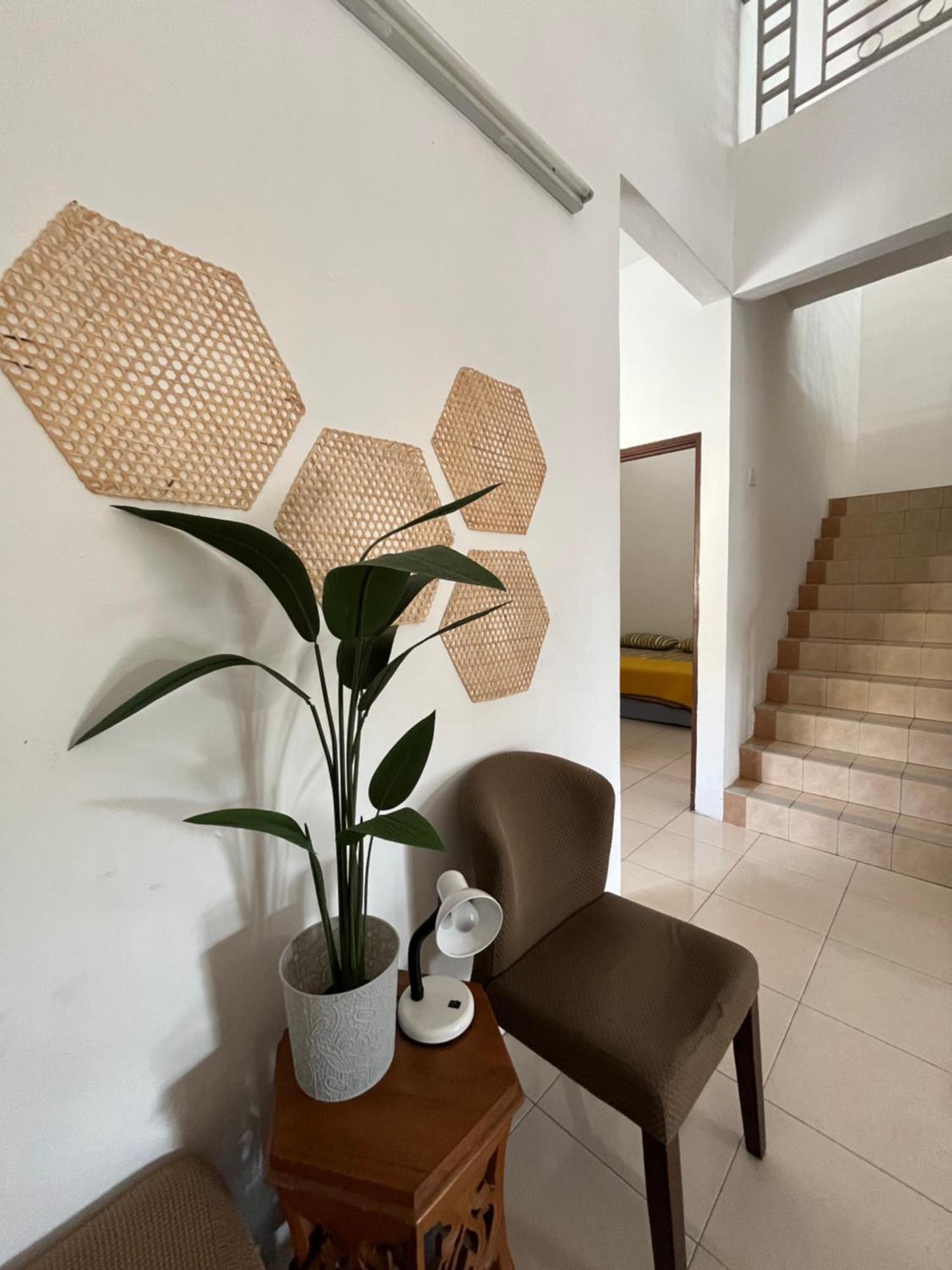 Solehah Homestay Seri Iskandar Exteriör bild
