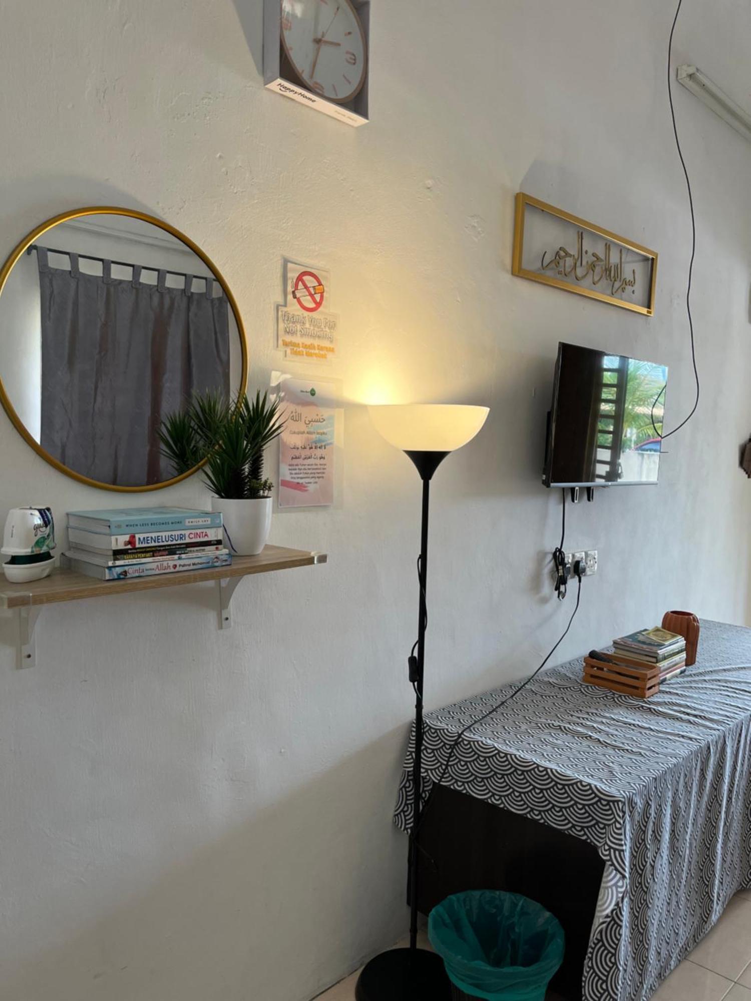 Solehah Homestay Seri Iskandar Exteriör bild