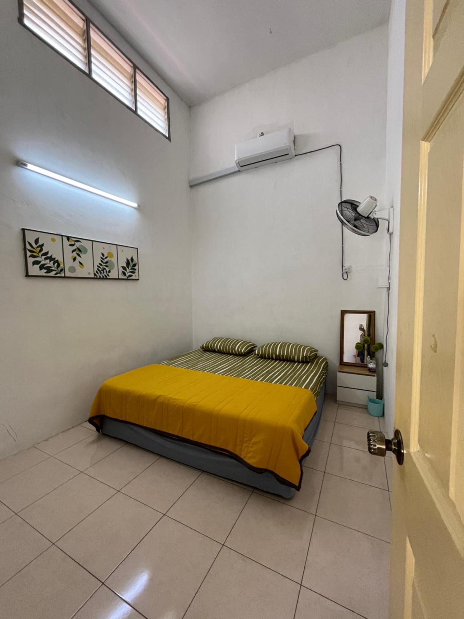 Solehah Homestay Seri Iskandar Exteriör bild